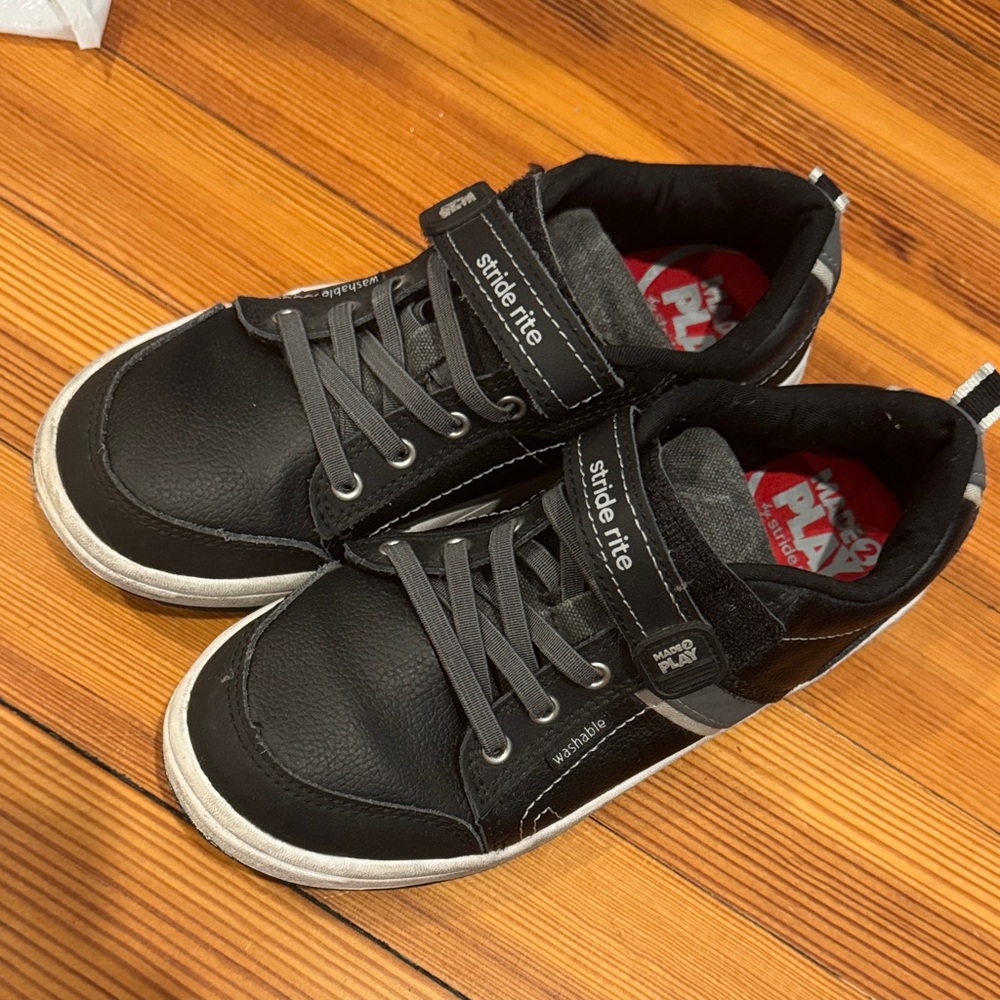 Stride Rite Black Gray and White boy's Shoes Sneakers